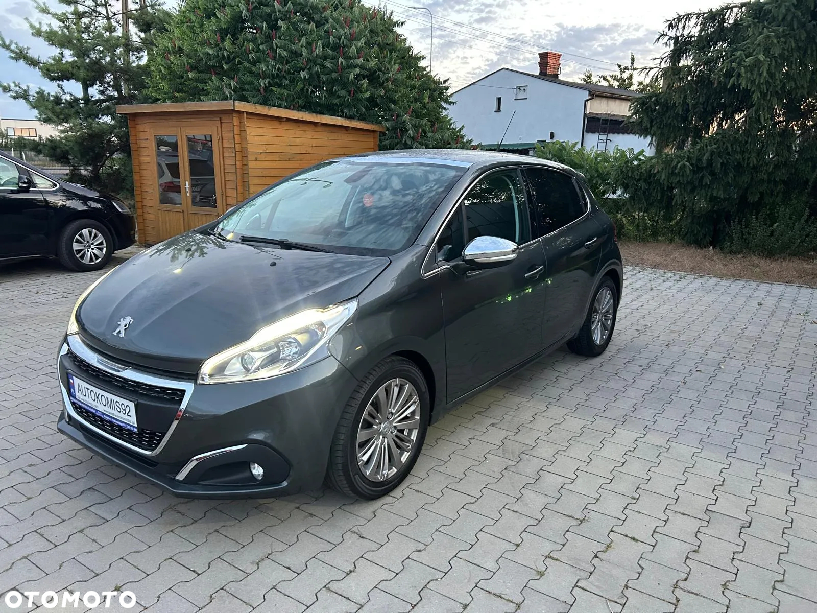 Peugeot 208 1.6 BlueHDi Allure S&S - 10