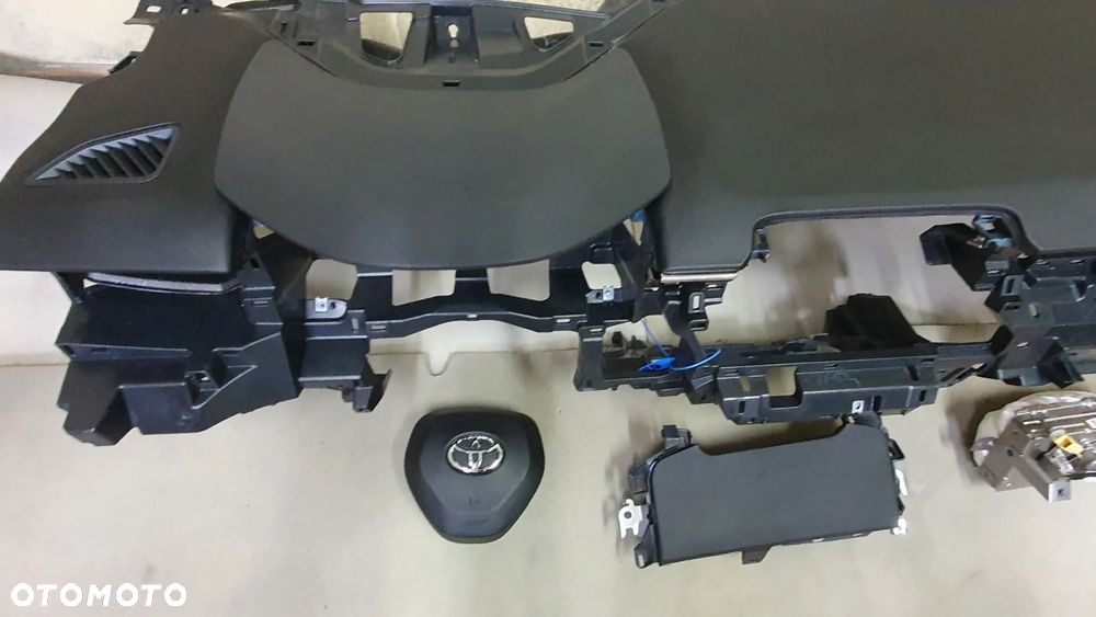 TOYOTA COROLLA E21   DESKA KONSOLA AIRBAG PASY PODUSZKI - 2