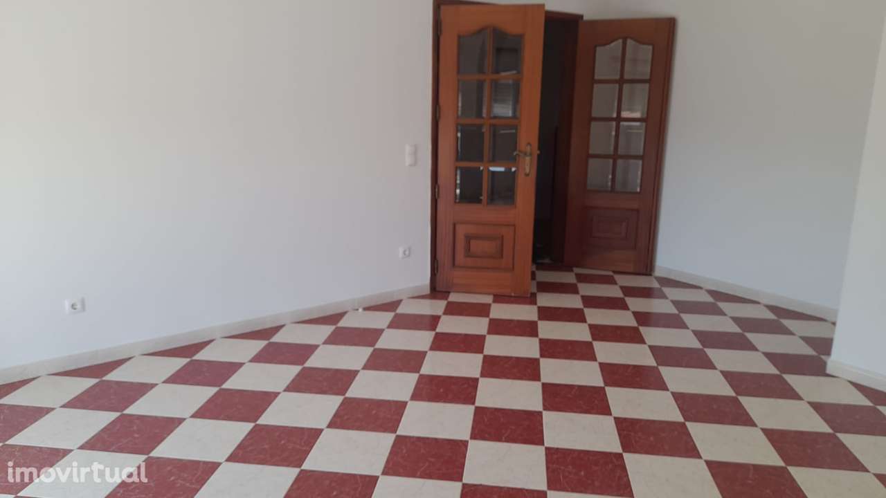 T2 em Almargem do Bispo com varanda - Grande imagem: 5/18