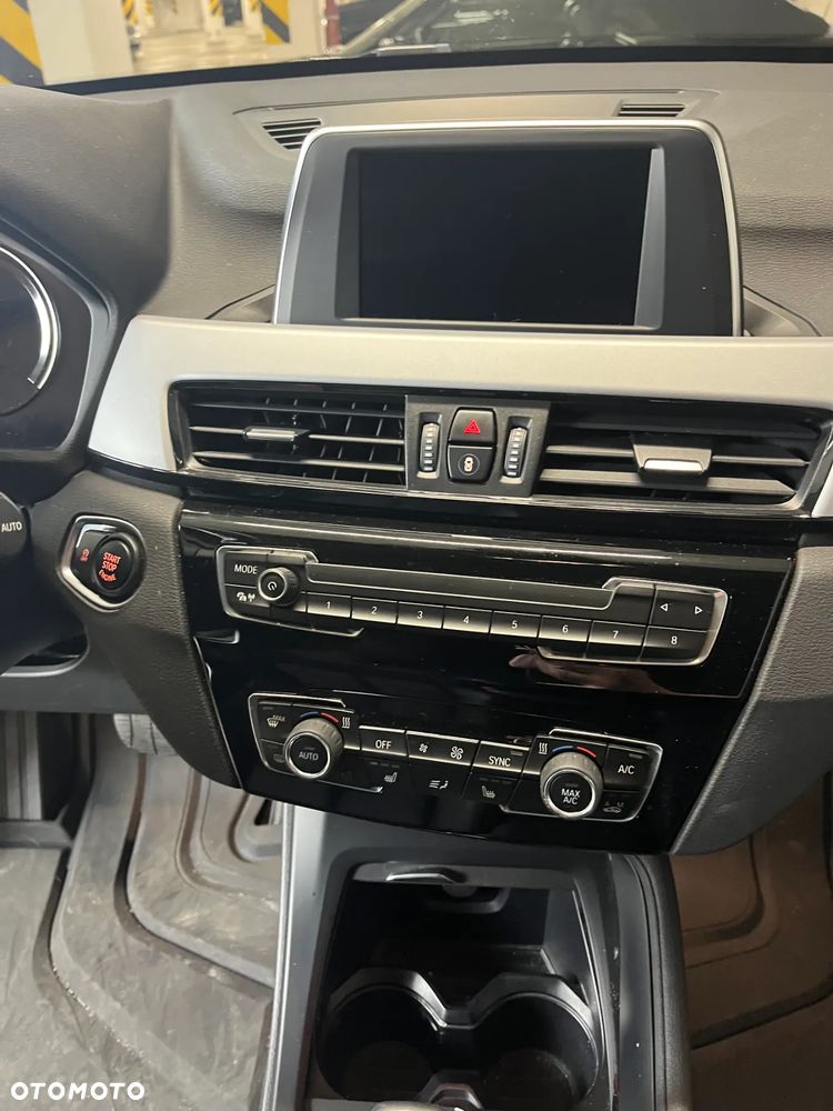BMW X1 xDrive20d - 8
