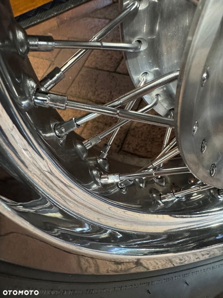 Suzuki Intruder - 12