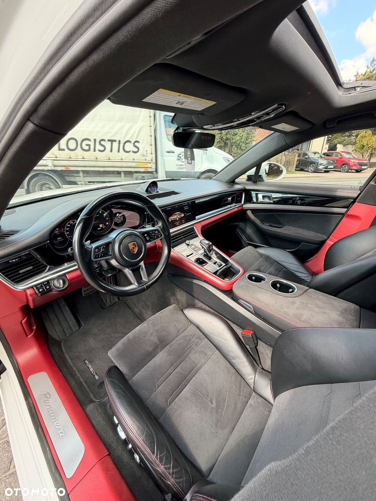 Porsche Panamera 4 - 12