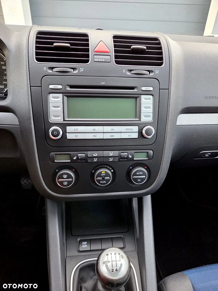 Volkswagen Golf - 22