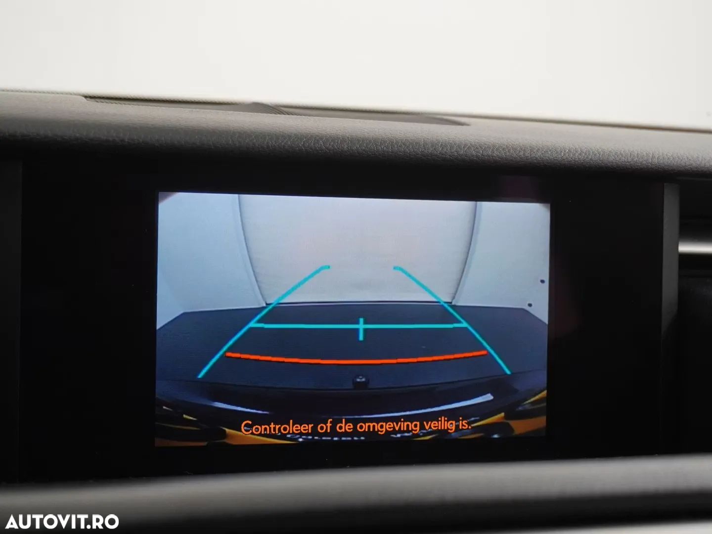 Lexus Seria IS 300h - 8