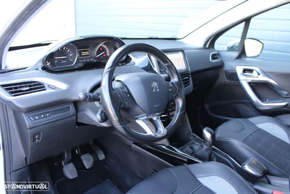 Peugeot 2008 1.2 PureTech Allure - 8