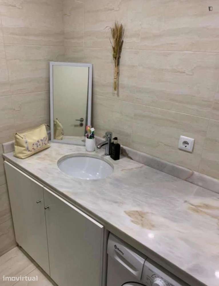 Apartamento com 1 quartos - localizado em Senhora da Hora Porto - Grande imagem: 5/9