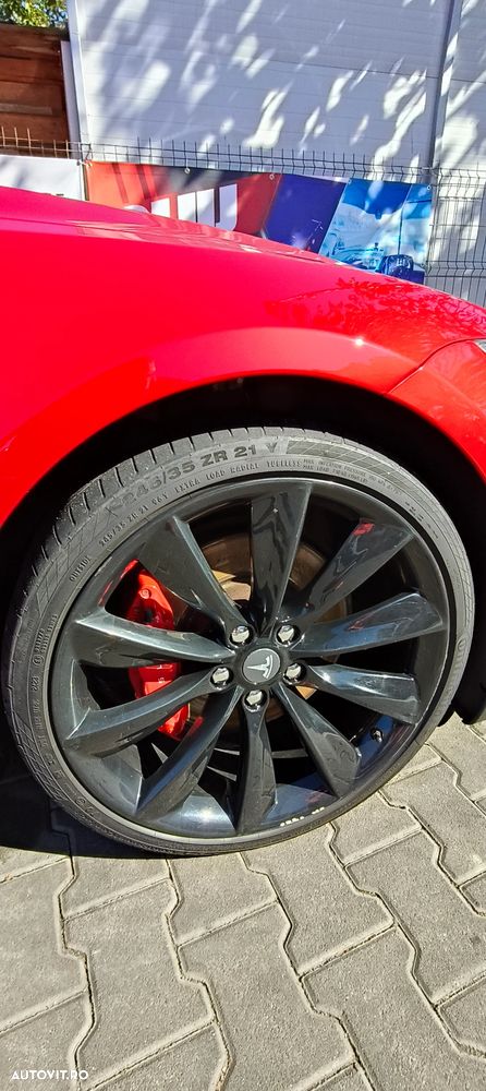 Tesla Model S - 9