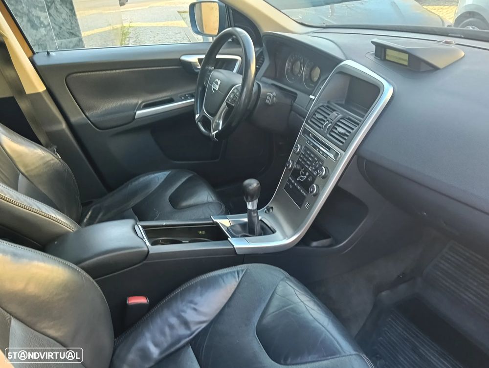 Volvo XC 60 D5 Momentum - 12