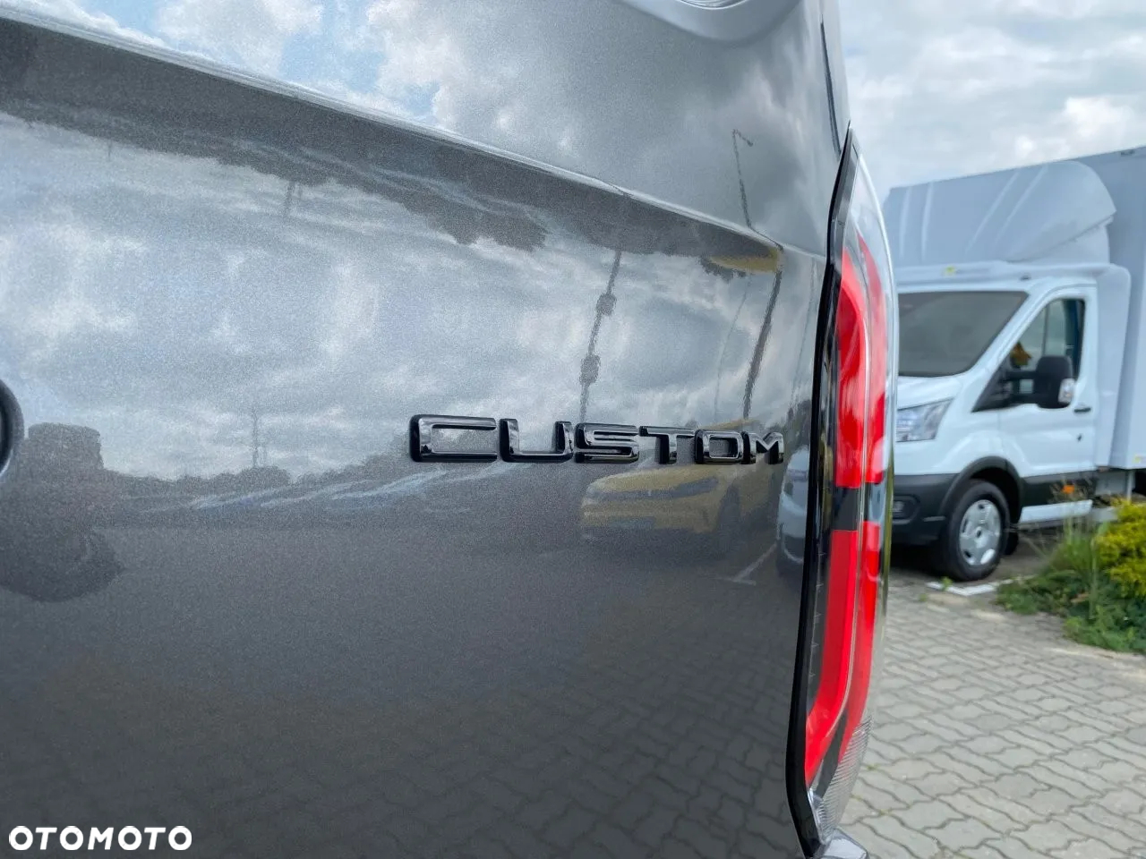 Ford Custom - 8