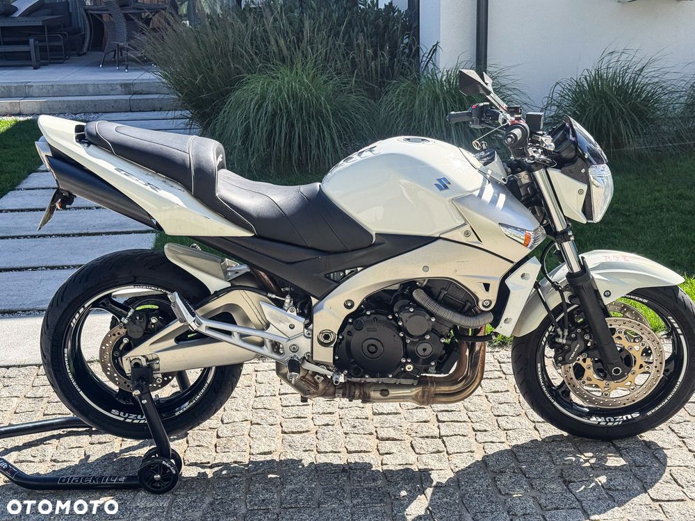 Suzuki GSR - 7