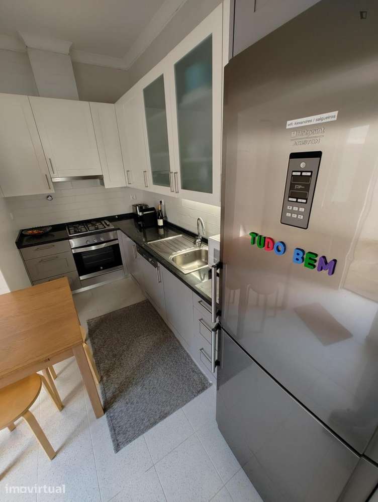 Quarto - localizado em Paranhos Porto - Grande imagem: 2/7