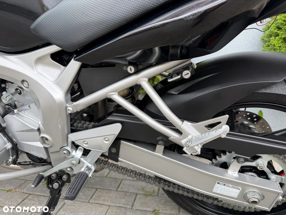 Yamaha FZ - 29
