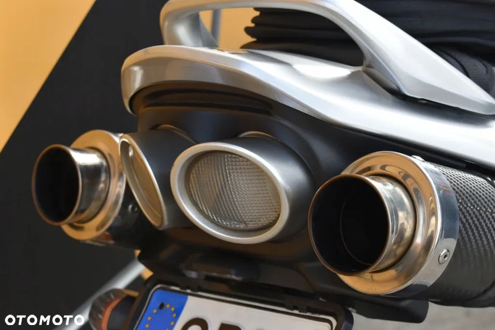 Suzuki GSR - 38