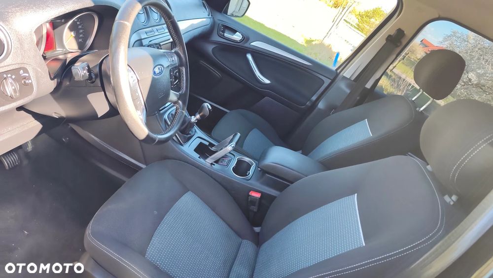 Ford Galaxy 2.0 TDCi Ghia - 12