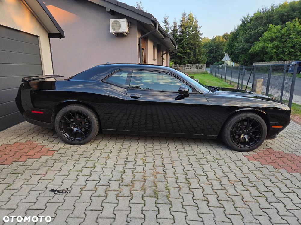 Dodge Challenger - 11