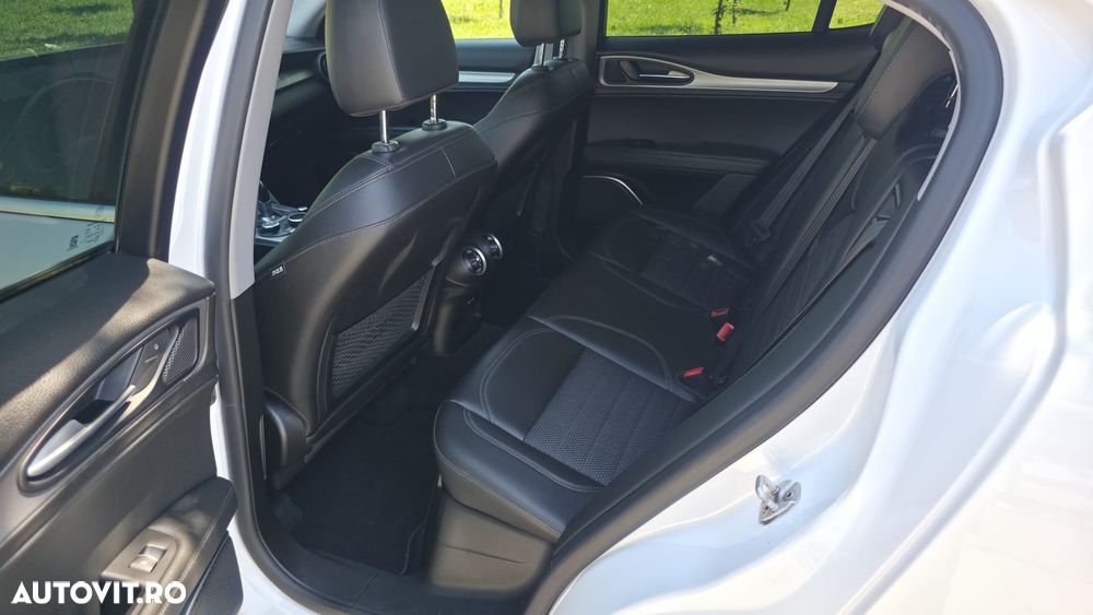 Alfa Romeo Stelvio - 8