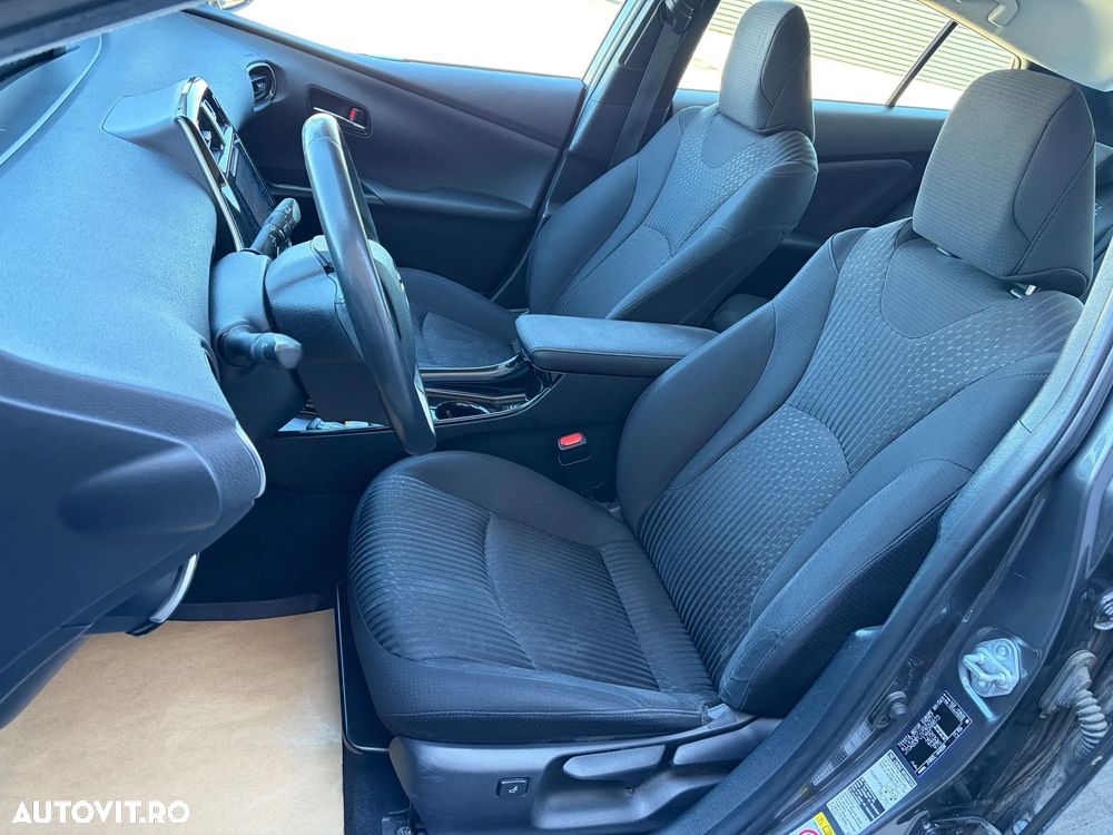 Toyota Prius (Hybrid) Executive - 14