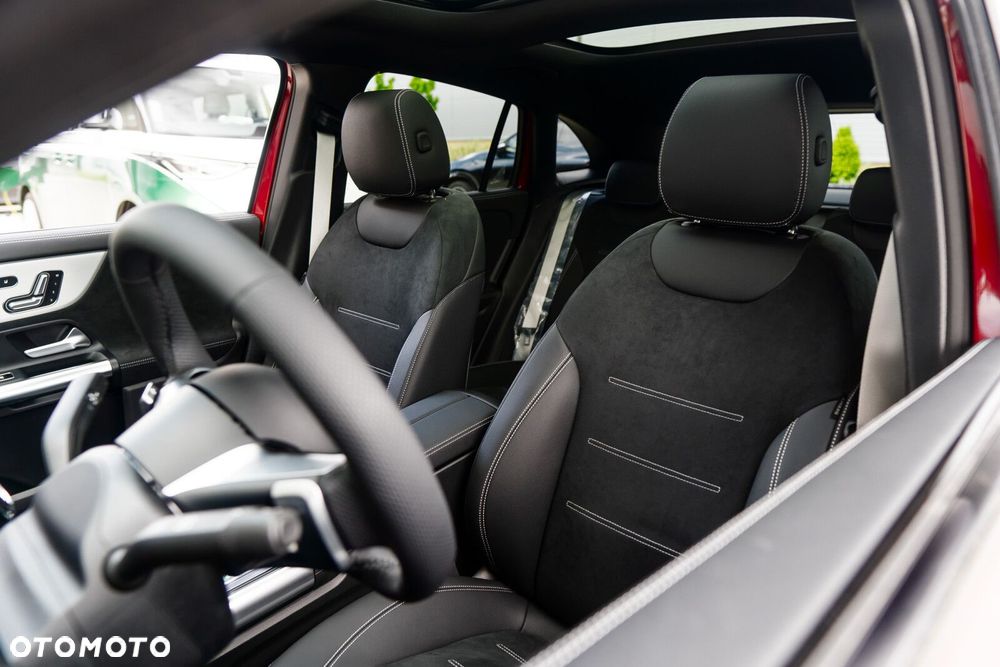 Mercedes-Benz GLA - 13