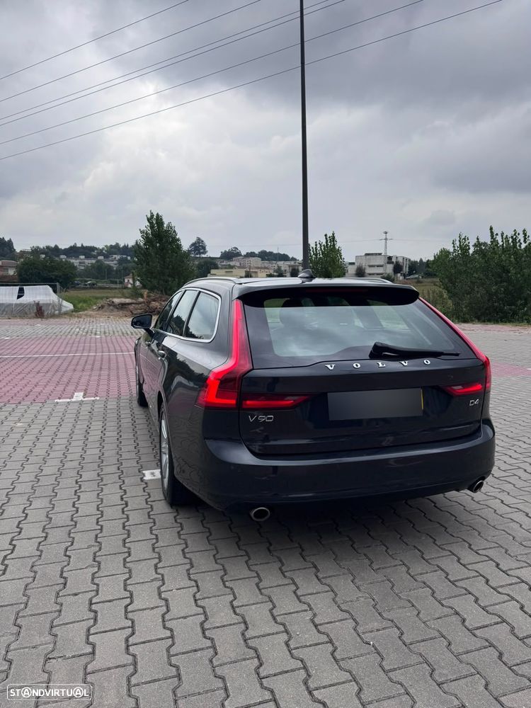 Volvo V90 2.0 D4 Momentum Geartronic - 11