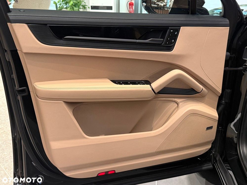 Porsche Cayenne - 18