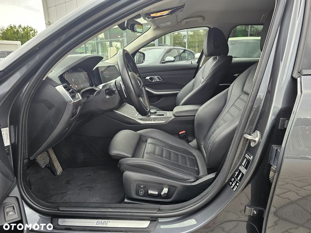 BMW Seria 3 330d xDrive Sport Line sport - 7
