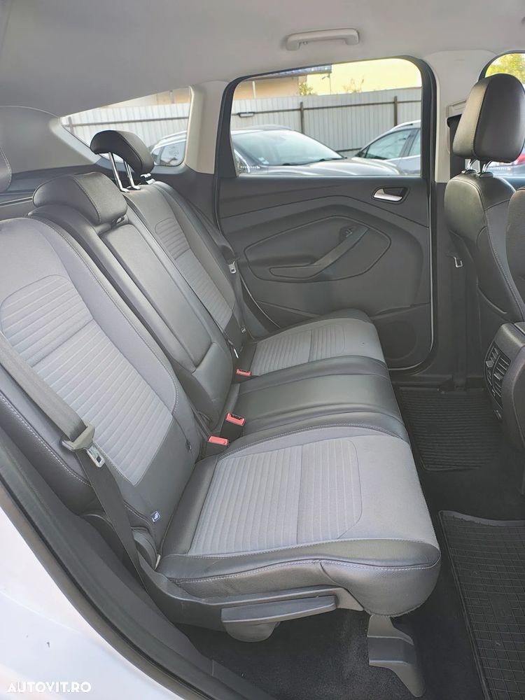 Ford Kuga 1.5 TDCi 2x4 Titanium - 5