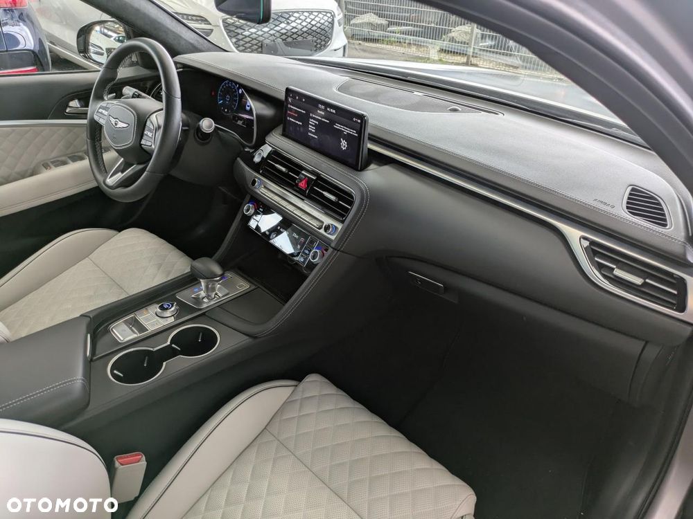 Genesis G70 2.0T Plus AWD 8AT Sport - 5