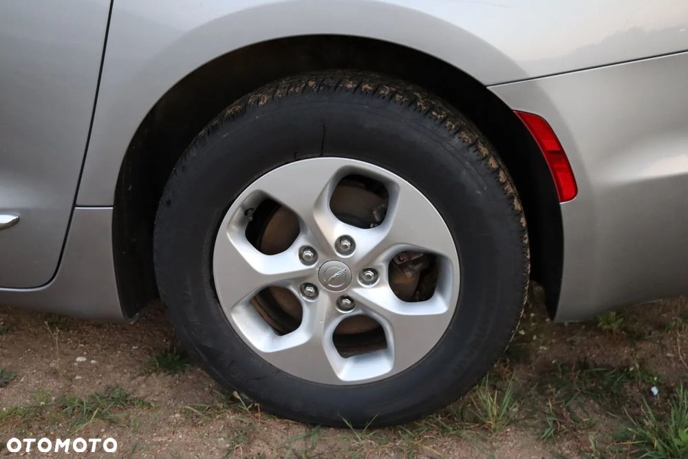 Chrysler Pacifica - 17