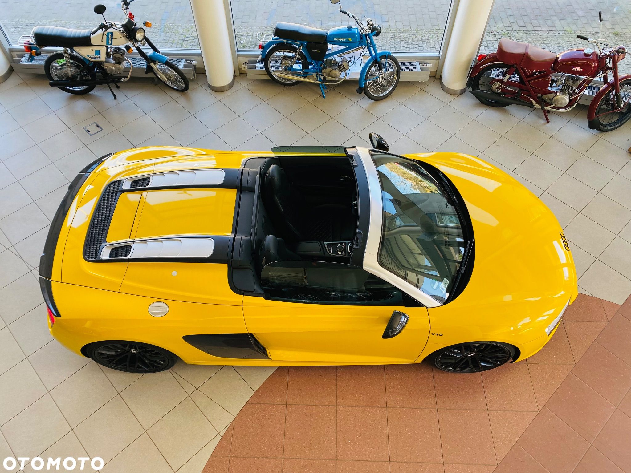 Audi R8 Spyder 5.2 FSI Quattro - 1