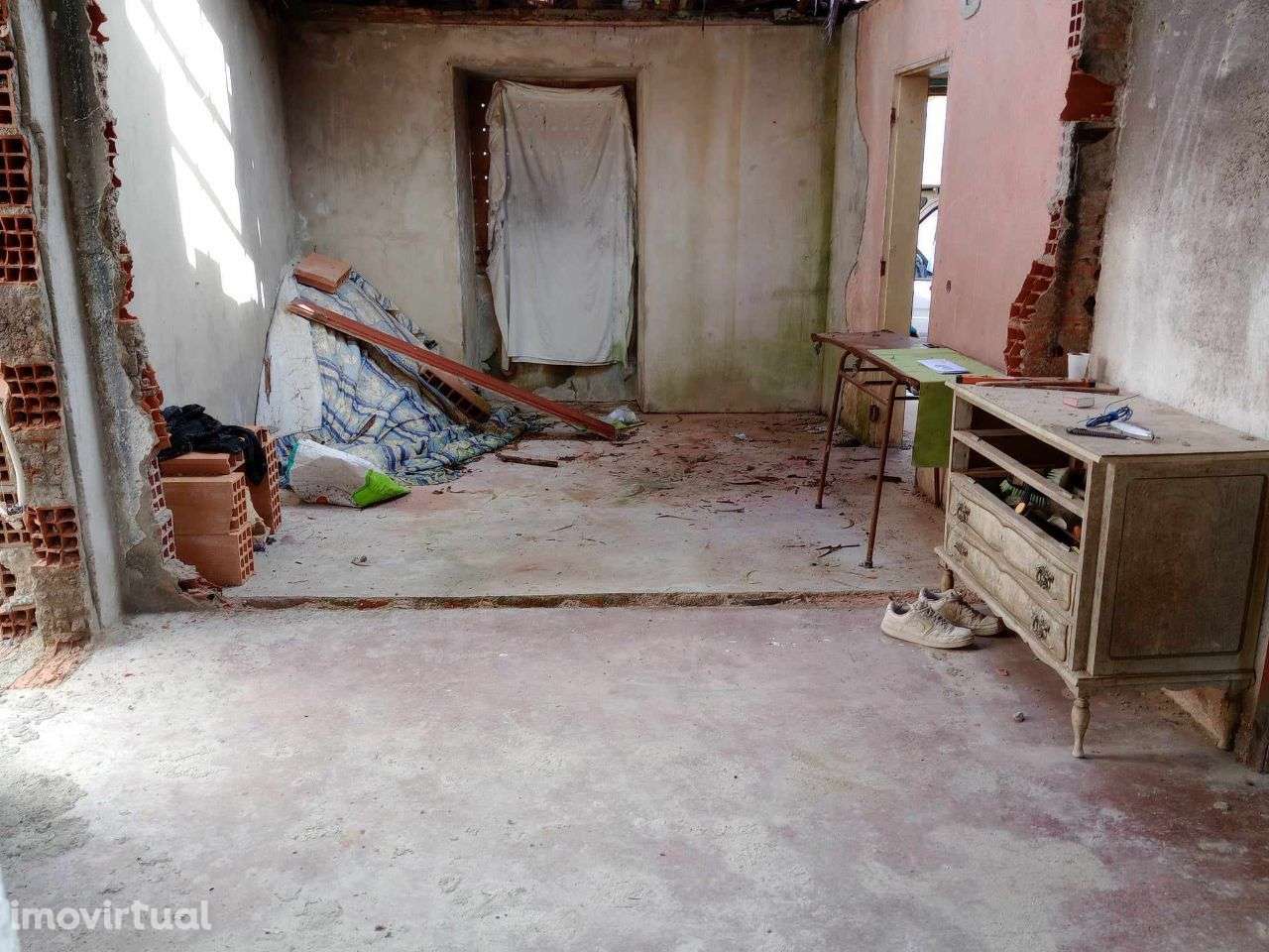 Vende-se moradia para renovar na Lamarosa, Coimbra. - Grande imagem: 4/12