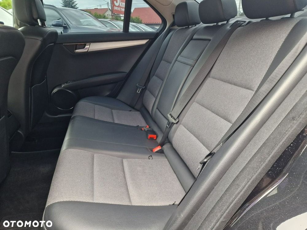 Mercedes-Benz Klasa C 180 BlueEFFICIENCY 7G-TRONIC Avantgarde - 22