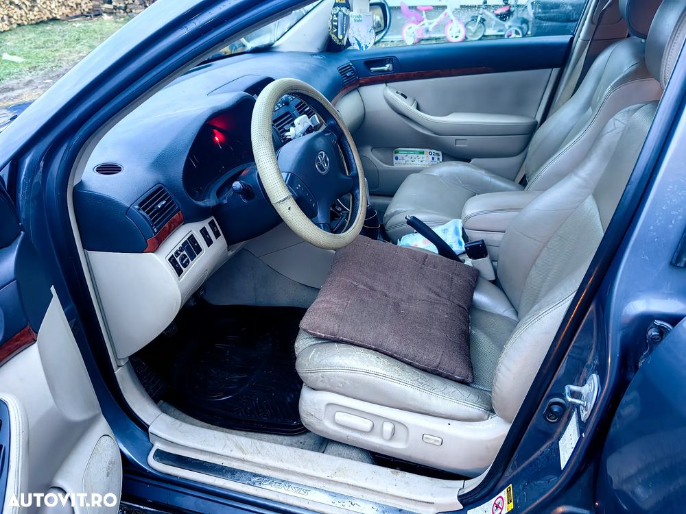 Toyota Avensis 2.0 D-4D Combi - 12
