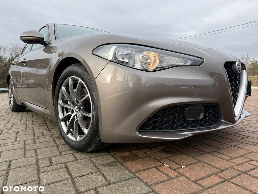 Alfa Romeo Giulia 2.2 - 9
