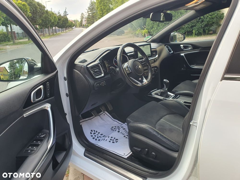 Kia Ceed 1.4 T-GDI OPF GT Line - 16