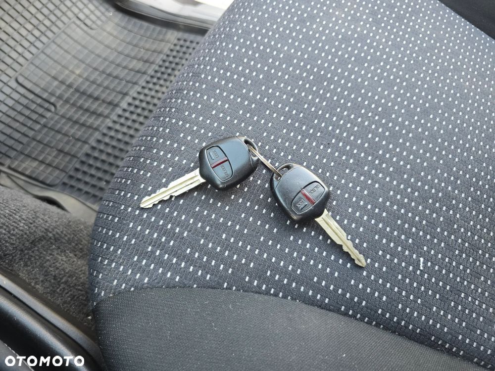Mitsubishi L200 - 32