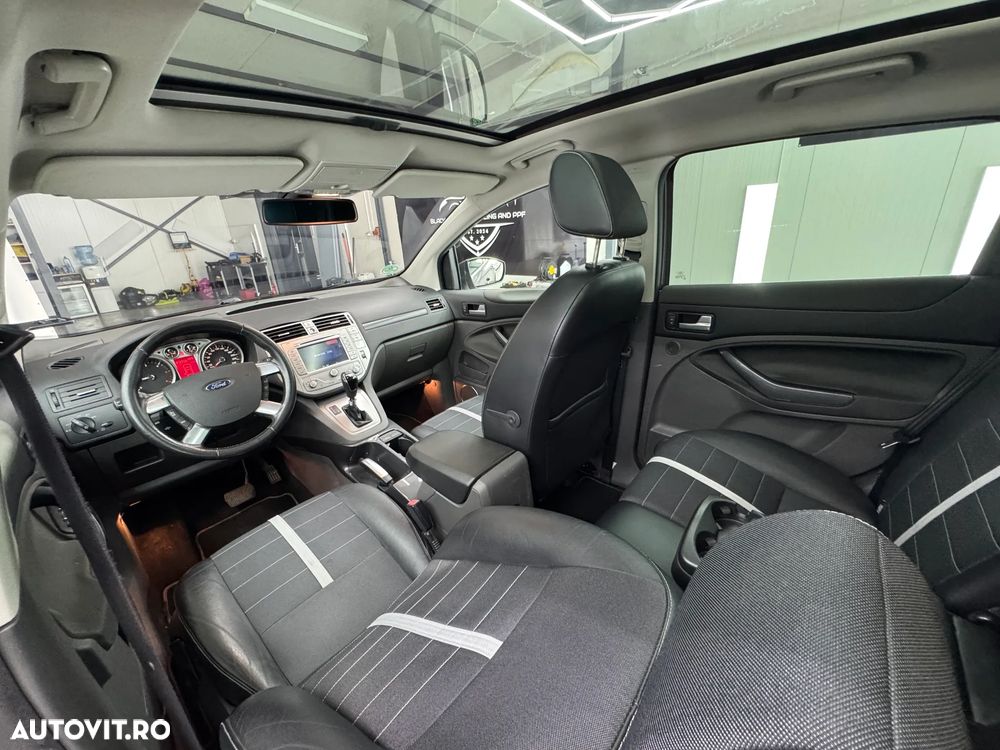 Ford Kuga 2.0 TDCi Powershift 4WD Titanium - 4