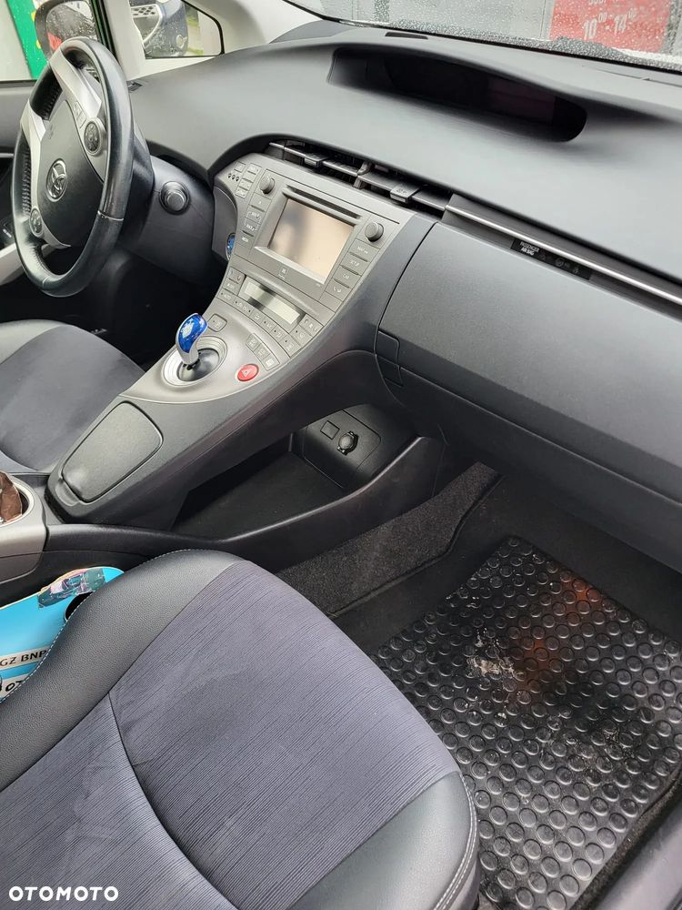 Toyota Prius (Hybrid) - 9