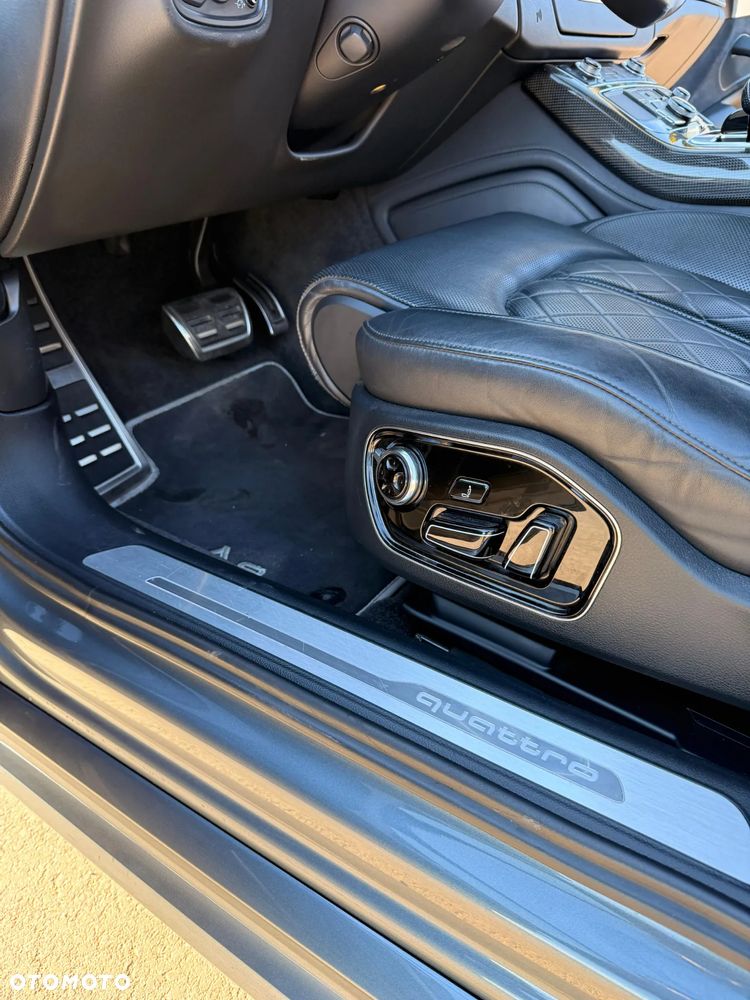 Audi A8 4.2 TDI DPF (clean diesel) quattro tiptronic - 31