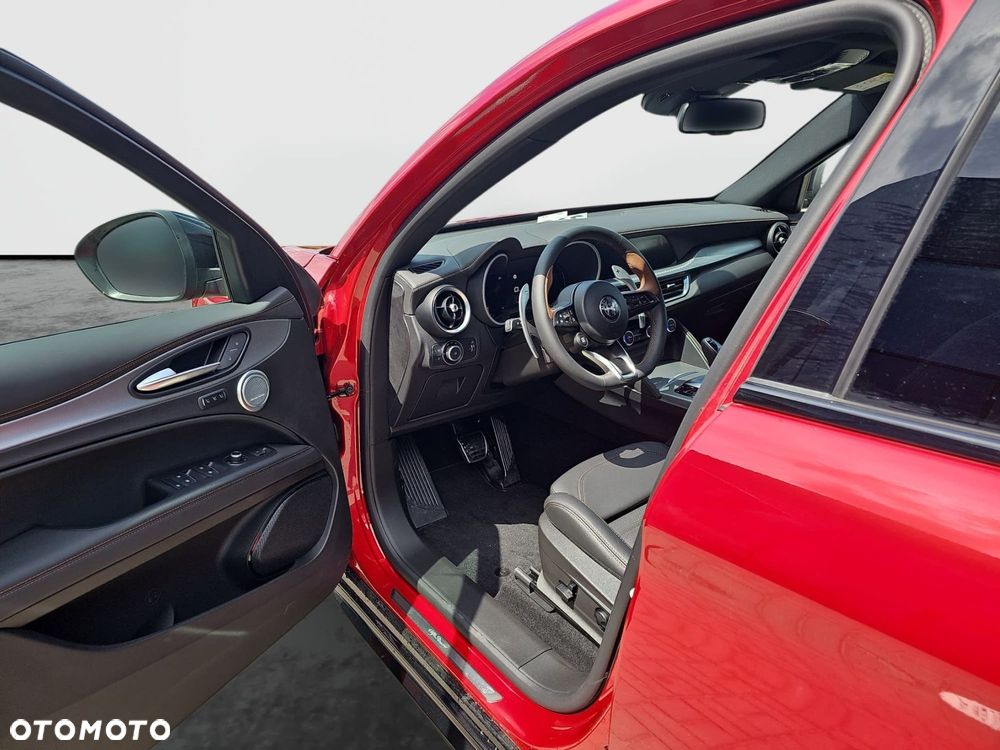 Alfa Romeo Stelvio - 11
