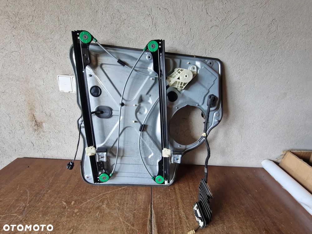 PODNOŚNIK SZYBY PRAWY VW T5 VW T6 2003r - 2019r - 7