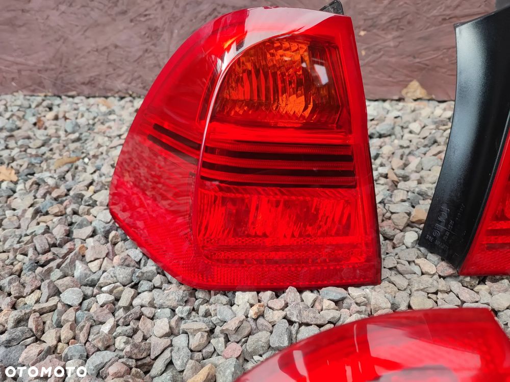 BMW E91 ORYGINALNY KOMPLET LAMP TYŁ / LAMPY TYLNE LEWE / PRAWE / W KLAPĘ O NR. 63 21 6 937 457 / 63 21 6 937 458 / 63 21 6 937 459 / 63 21 6 937 460 OEM W DOBRYM STANIE KOMPLETNE W WKŁADY SPRAWNE W 100% - 6