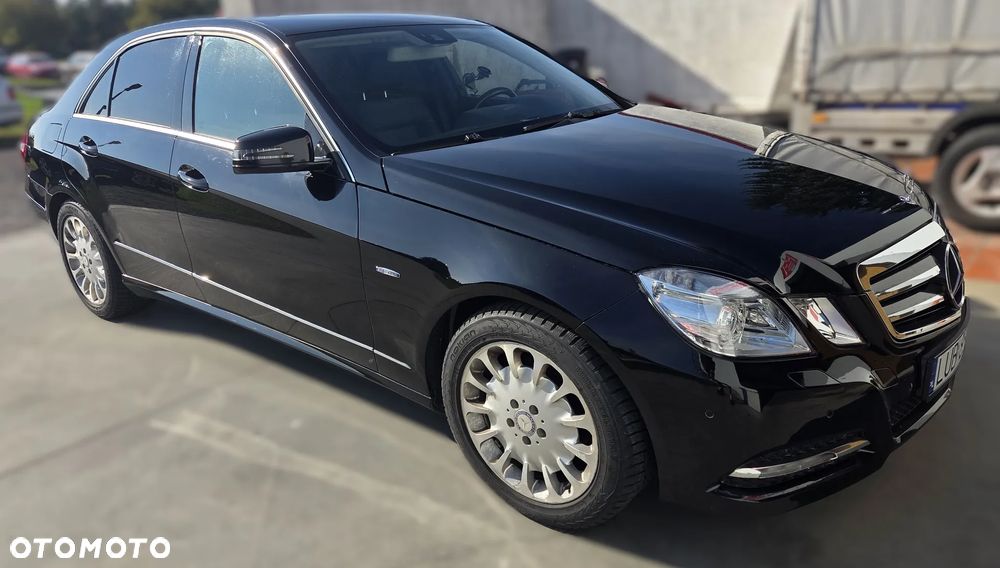 Mercedes-Benz E-Class 2011 photo 2
