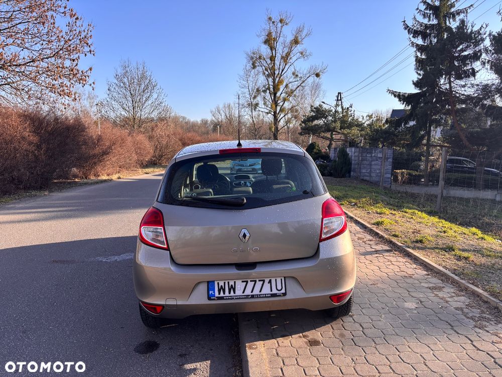 Renault Clio 1.2 16V Bioetanol Alize - 4