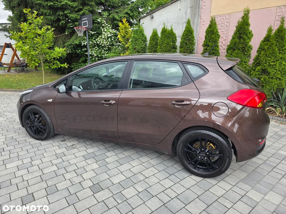 Kia Ceed 1.6 GDI Dream-Team Edition - 16