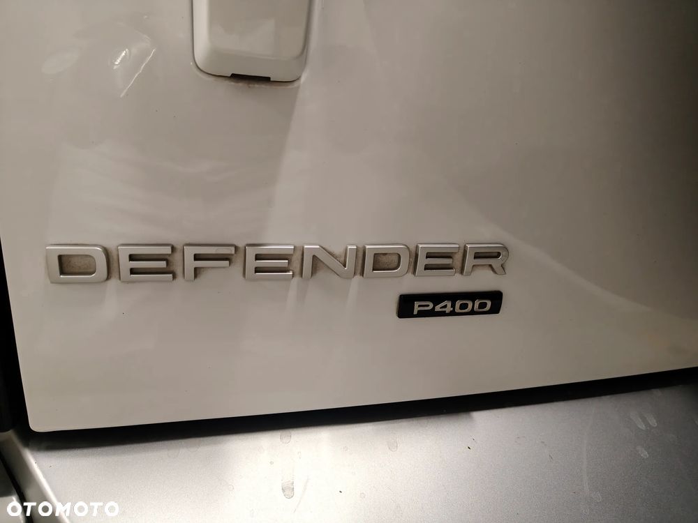 Land Rover Defender 110 P400 SE - 31