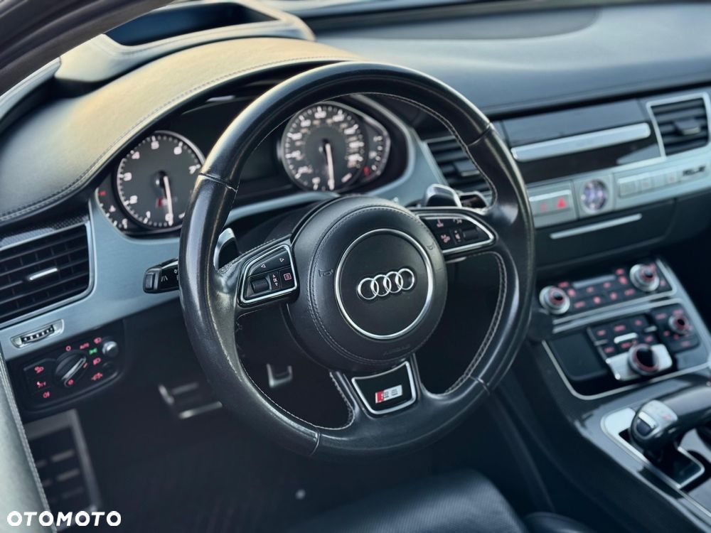 Audi S8 - 12
