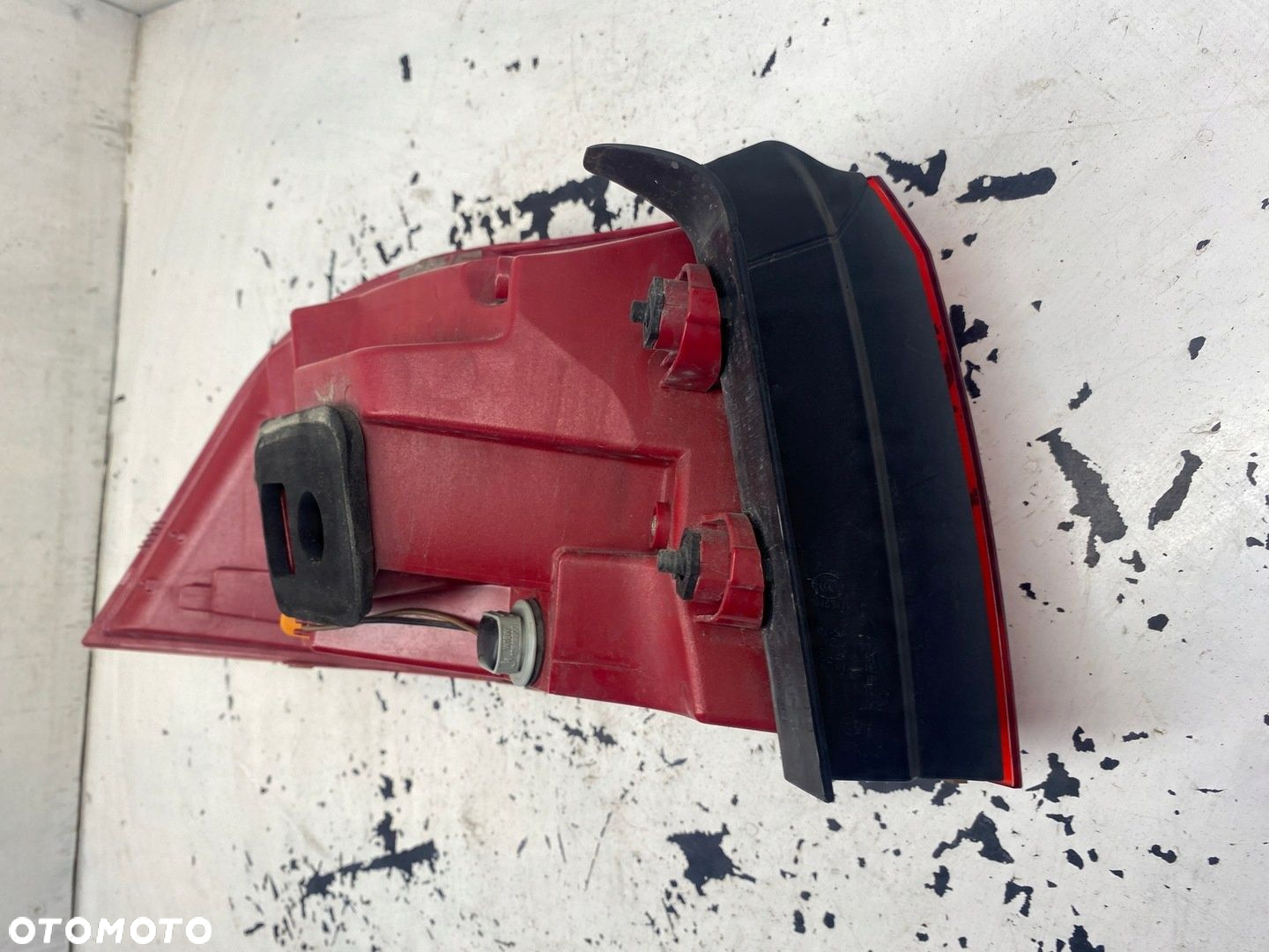VW PASSAT B7 KOMBI LAMPA PRAWY TYŁ - 12