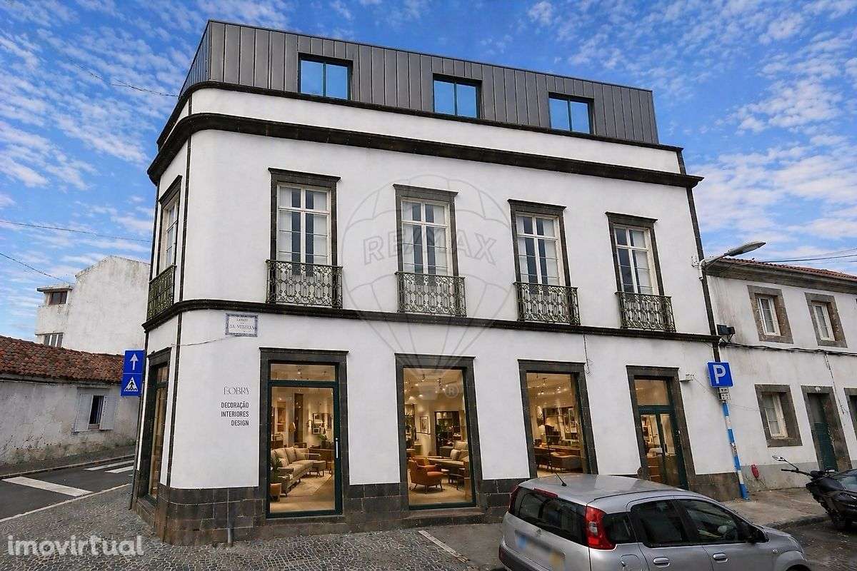 Moradia T8 para venda - Grande imagem: 2/4