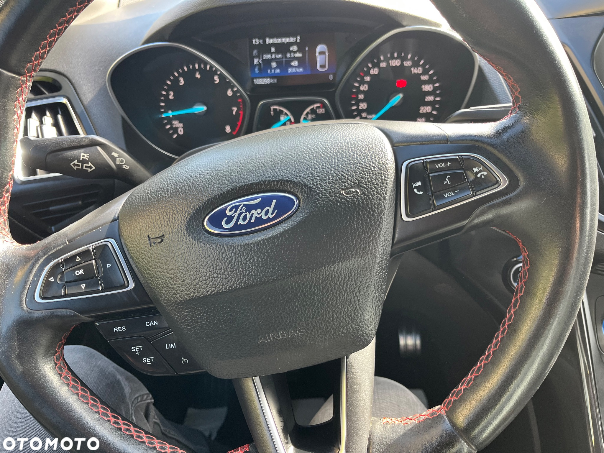 Ford Kuga 1.5 EcoBoost 2x4 ST-Line - 12