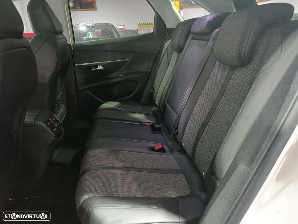 Peugeot 3008 1.2 PureTech Allure EAT8 - 22